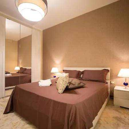Frühstückspension Deca Suites 2*