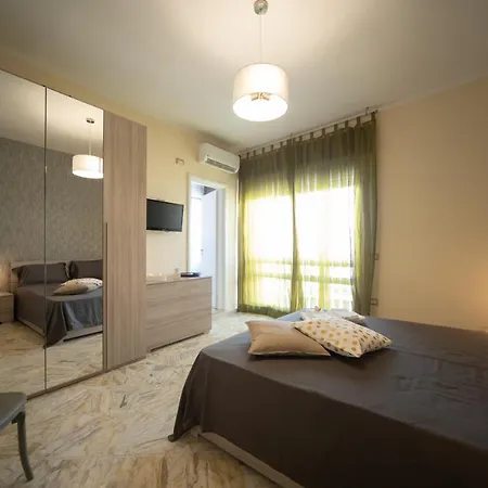 Deca Suites 2*