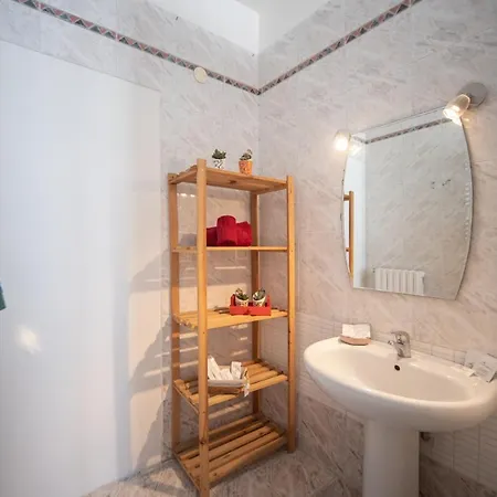 Deca Suites Frühstückspension 2*