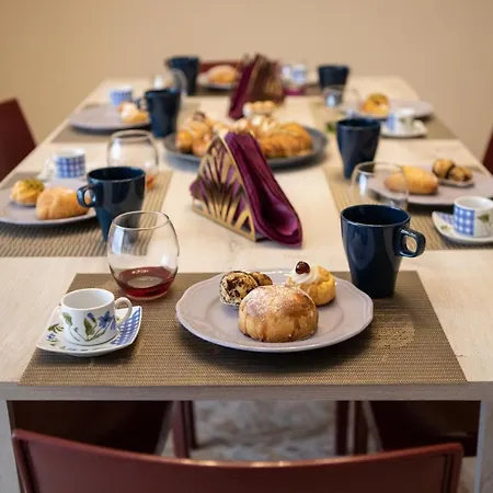 Frühstückspension Deca Suites 2*